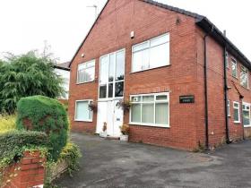  beechwood court, prestwich, m25 2 bed apartment for sale 