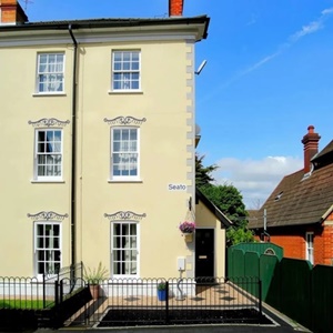  north road avenue, brentwood, essex, cm14 